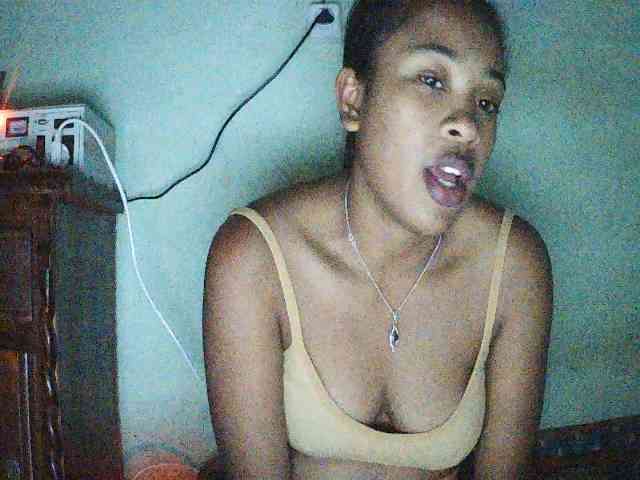 TriciaBella webcam