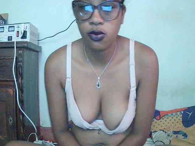 TriciaBella webcam