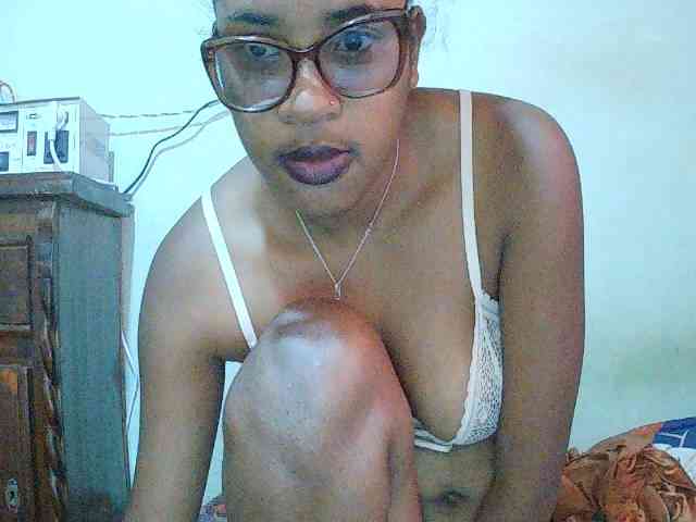 TriciaBella webcam