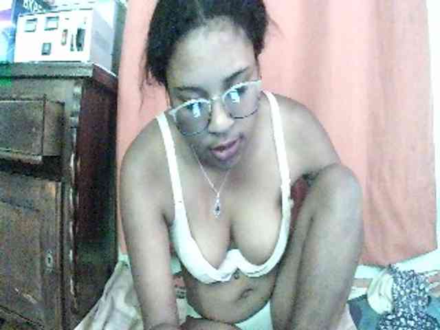 TriciaBella webcam
