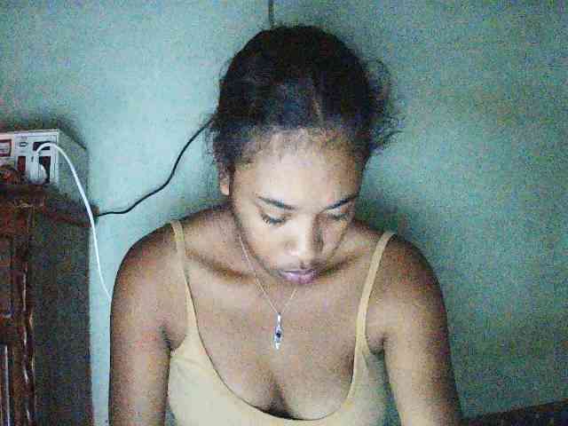 TriciaBella webcam