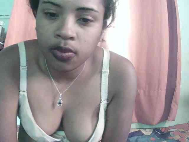 TriciaBella webcam