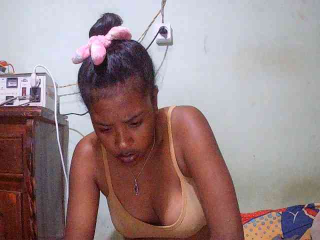 TriciaBella webcam