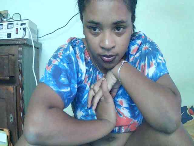 TriciaBella webcam