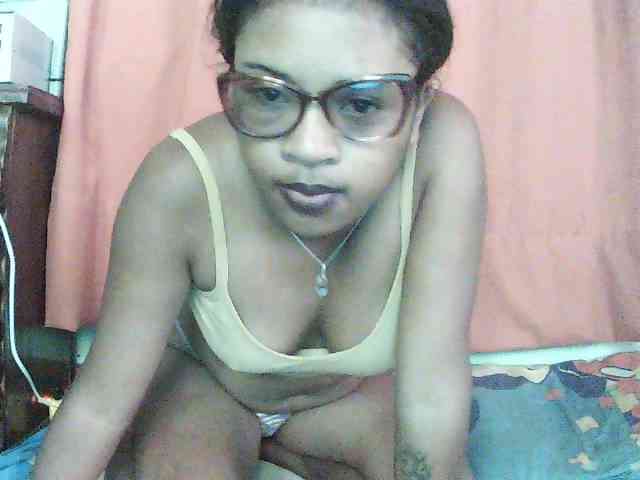 TriciaBella webcam
