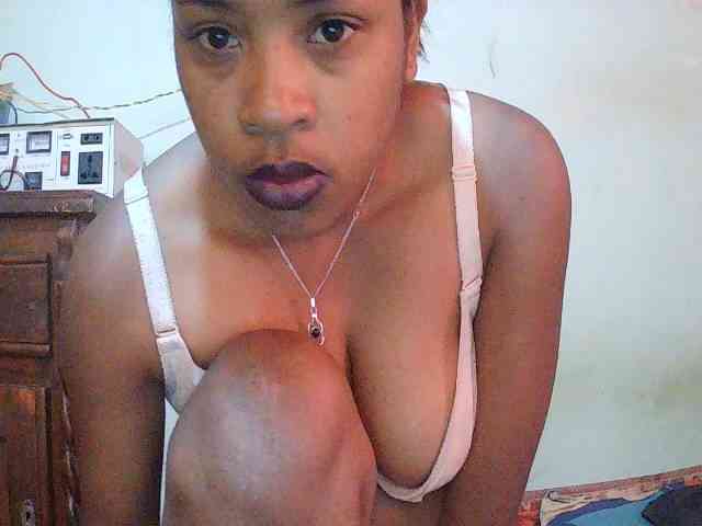 TriciaBella webcam
