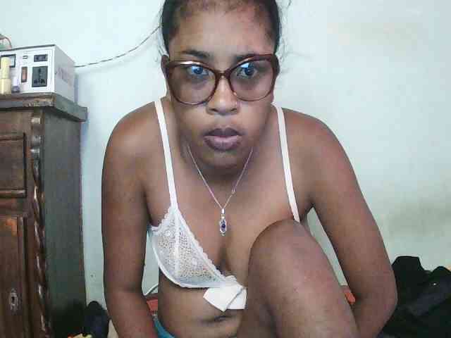 TriciaBella webcam
