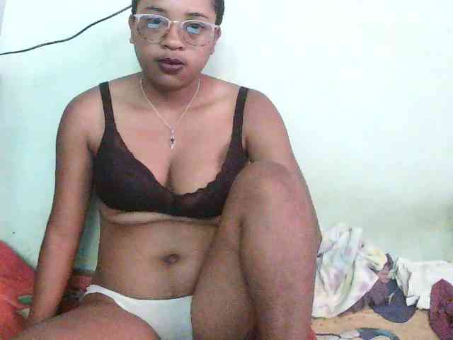 TriciaBella webcam