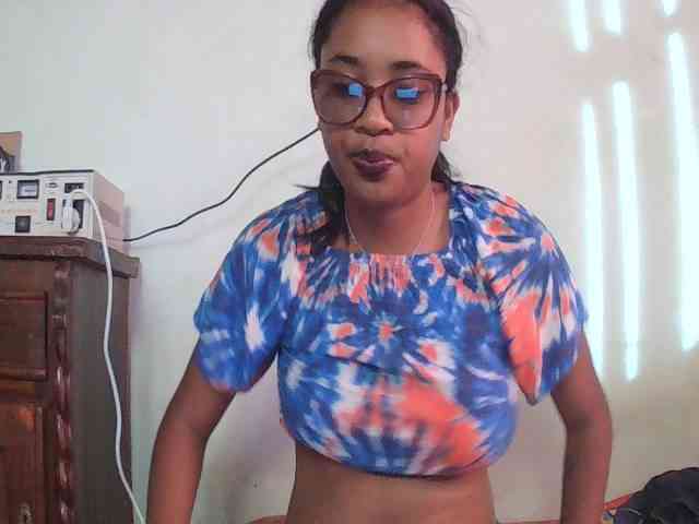 TriciaBella webcam