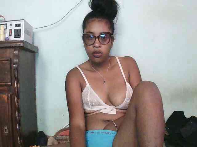 TriciaBella webcam