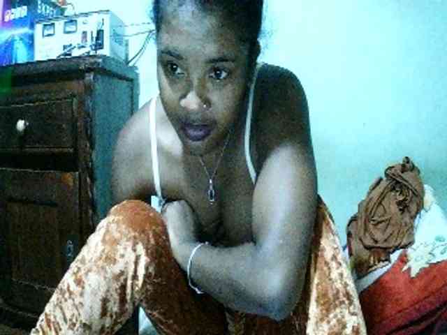 TriciaBella webcam