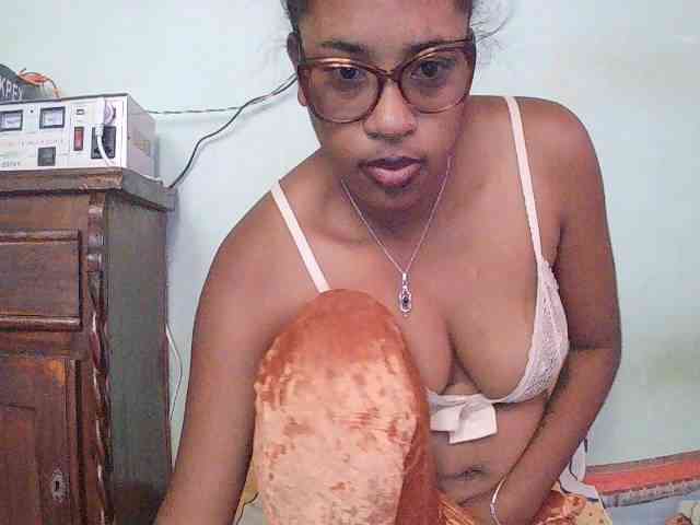 TriciaBella webcam