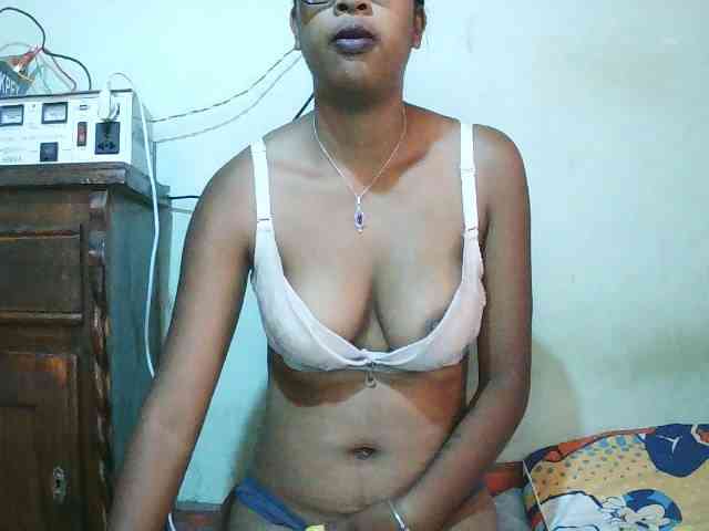 TriciaBella webcam