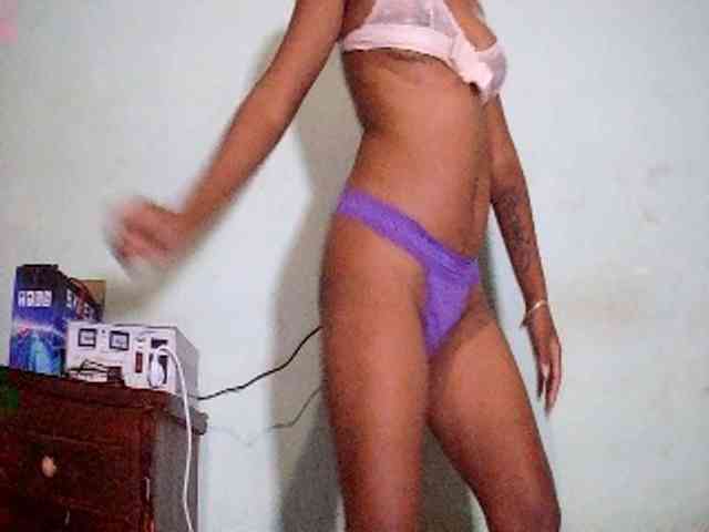 TriciaBella webcam