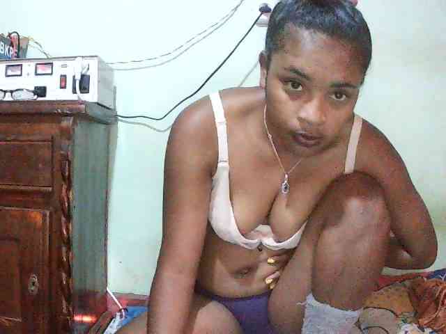 TriciaBella webcam