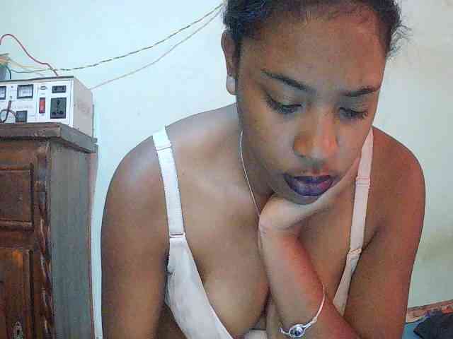 TriciaBella webcam