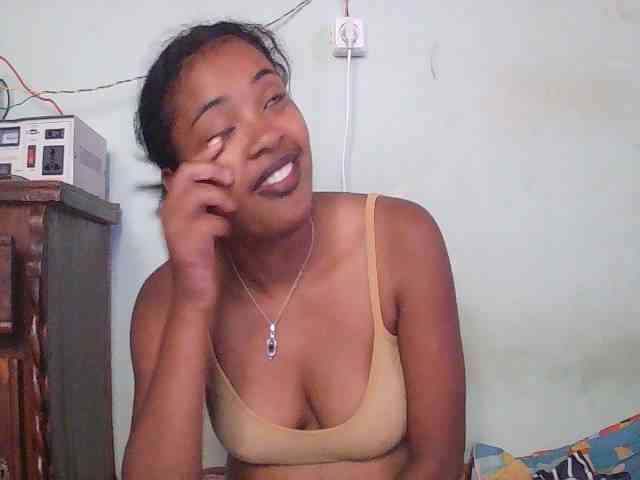 TriciaBella webcam