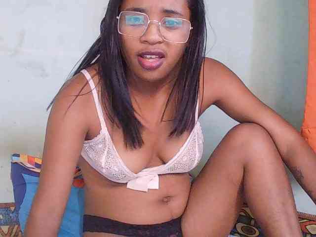 TriciaBella webcam