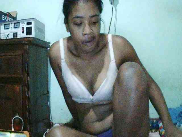 TriciaBella webcam