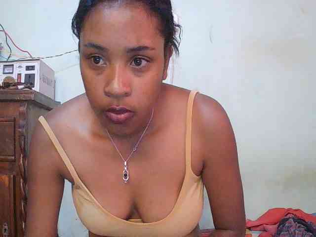 TriciaBella webcam