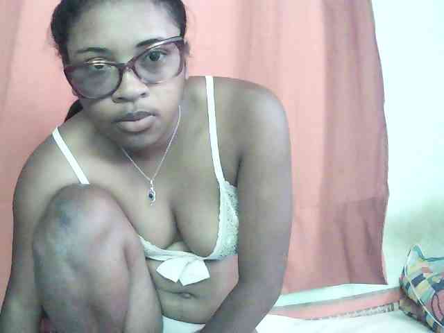 TriciaBella webcam
