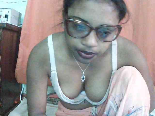 TriciaBella webcam