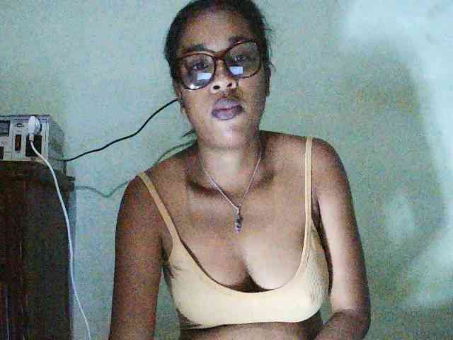 TriciaBella webcam