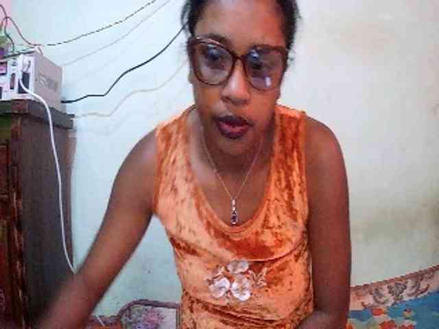 TriciaBella webcam
