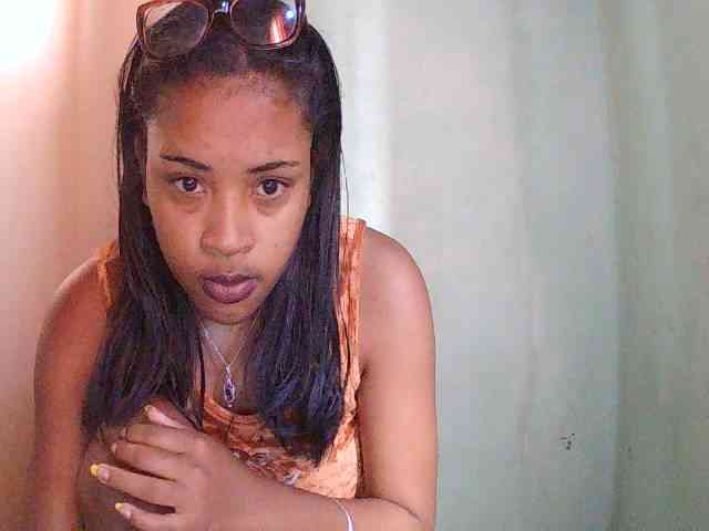 TriciaBella webcam