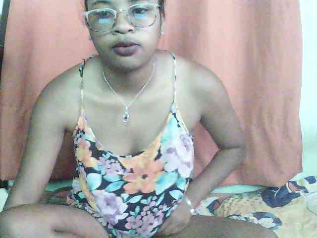 TriciaBella webcam