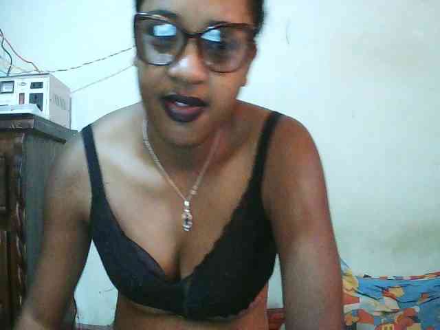 TriciaBella webcam