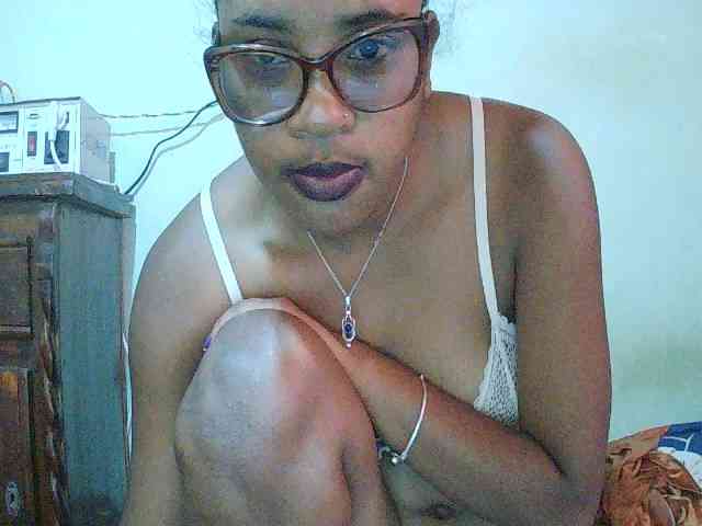 TriciaBella webcam