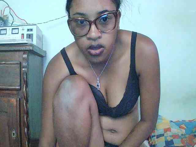TriciaBella webcam