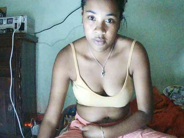 TriciaBella webcam