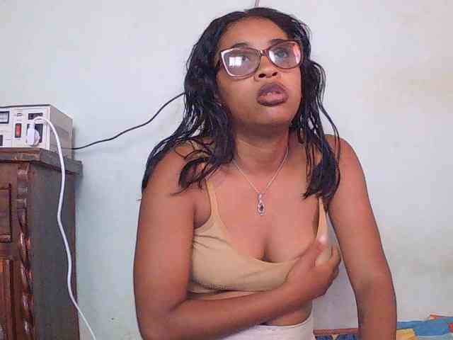 TriciaBella webcam