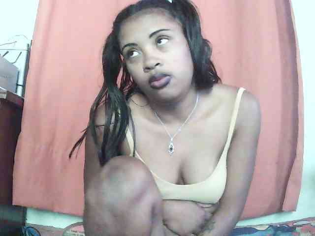 TriciaBella webcam