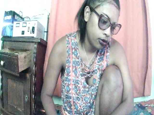 TriciaBella webcam