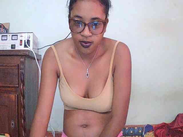 TriciaBella webcam