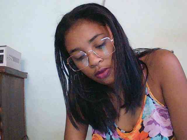 TriciaBella webcam