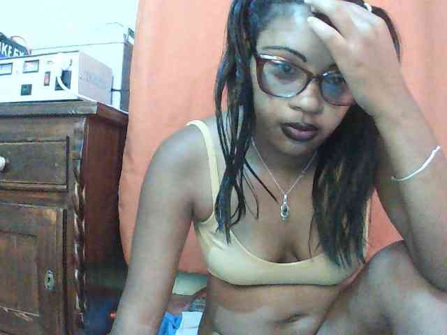 TriciaBella webcam