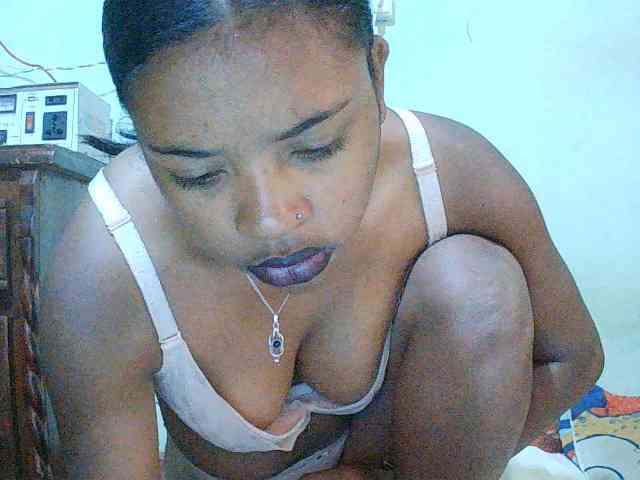 TriciaBella webcam