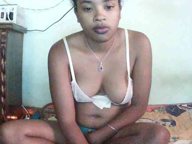 TriciaBella webcam