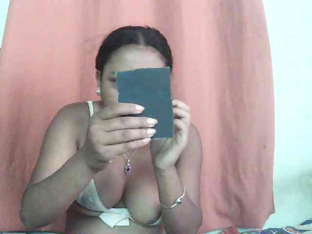 TriciaBella webcam