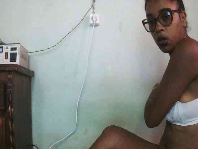 TriciaBella webcam