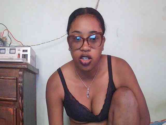 TriciaBella webcam