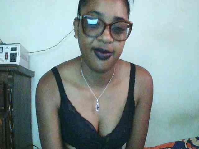 TriciaBella webcam