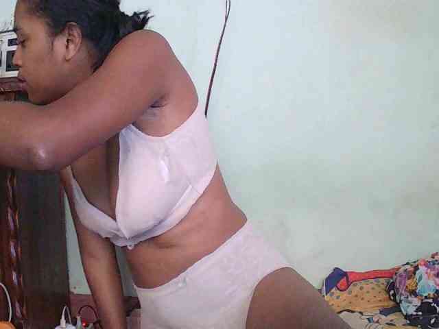 TriciaBella webcam