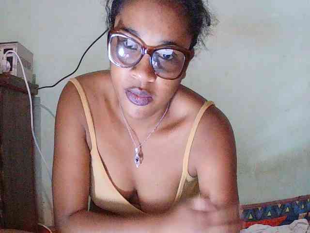 TriciaBella webcam