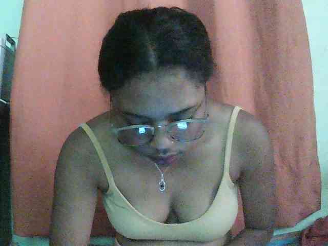 TriciaBella webcam