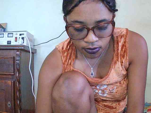 TriciaBella webcam